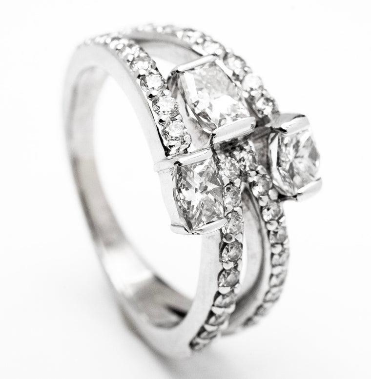 18K White Gold Diamond Wedding Band